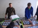 2013_TidH-Tafeln-kleben_41